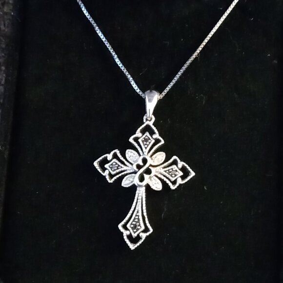 Kay Jewelry cross necklace - Picture 3 of 8